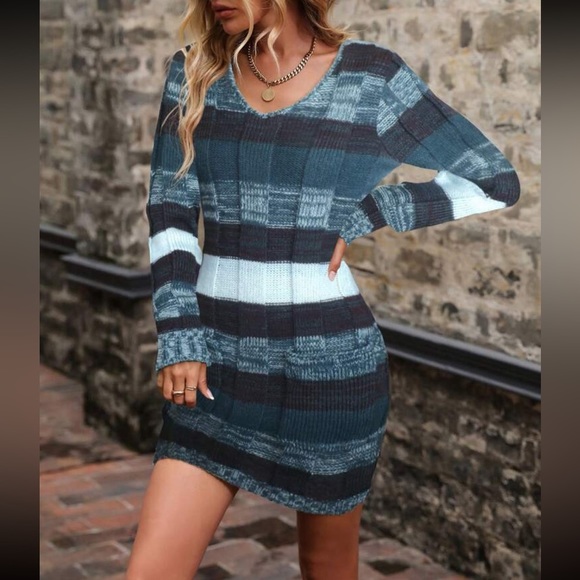 Dresses & Skirts - Color Block Mini Sweater Dress with Pockets